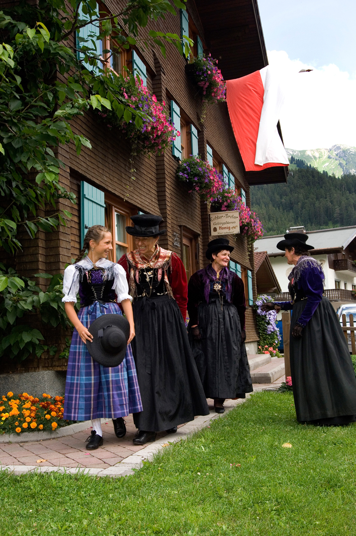 Tradition & Brauchtum original Lechtaler Trachten werden bei Festlichkeiten gerne getragen